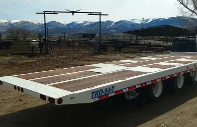 480711 Blogbanner A finished flatbed trailer deck with hardwood Apitong boards installed between metal strips on a 48-foot commercial trailer.