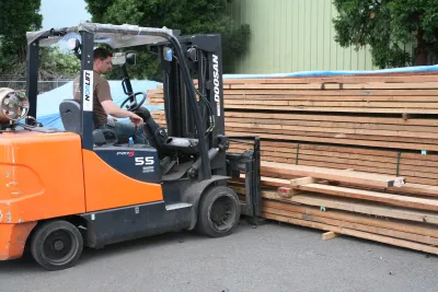 Apitong Warehouse Yard Forklift